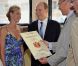 Un souvenir sur mesure pour la princesse Charlene : la partition de l'hymne en son honneur...
Le prince Albert et la princesse Charlene de Monaco consacraient jeudi 21 juillet leur première sortie officielle, au lendemain de leur retour de lune de miel, à l'exposition L'Histoire du mariage princier prolongeant la magie de leur noce.