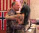 Jesse James découvre son portrait tatoué sur le corps de sa chérie Kat Von D, aujourd'hui ils sont séparés