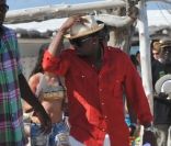 P. Diddy est en vacances à Saint-Tropez : avec son escorte, il a profité de la plage le 30 juillet 2011. 