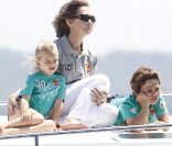  La reine Sofia, une grand-mère raive de passer du temps avec ses petits-enfants. 
 Le 1er août 2011, au premier jour de la 30e Copa del Rey au large de Majorque, la reine Sofia, ses filles Elena et Cristina (avec son époux Iñaki) et leurs enfants suivaient notamment les exploits du prince Felipe à bord de l'Hispano. 