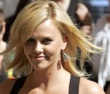 Charlize Theron, beauté lumineuse qui fait toujours son effet...