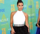 Kim Kardashian en Givenchy, n'a pas brillé lors des Teen Choice Awards 