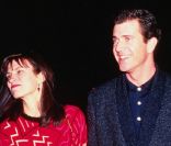 <p>Mel Gibson et son ex-épouse Robyn en décembre 1992</p>