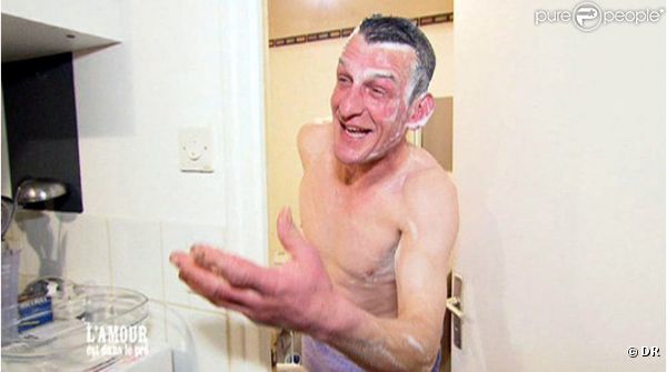 Jean-Claude sort de la douche, dans l'amour est dans le pré, saison 6 !