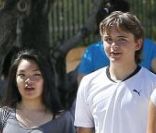 Paris, Blanket et Prince Jackson (accompagné de sa petite amie Niki) passent l'après-midi du mercredi 3 août au parc Six Flags de Valencia, près de Los Angeles.