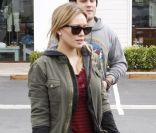 Hilary Duff, enceinte, et son mari, Mike Comrie s'offrent une séance shopping en amoureux à Malibu, le 14 août 2011 