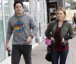Hilary Duff, enceinte, et son mari, Mike Comrie s'offrent une séance shopping en amoureux à Malibu, le 14 août 2011 