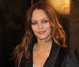A 38 ans, Vanessa Paradis est une femme accomplie, qui gère parfaitement ses vies personnelle et professionnelle, loin des paparazzis et des tabloïds. Paris, le 25 janvier 2011.<br />