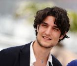 Louis Garrel et ses soirées d'enfance... très déroutantes