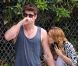 Miley Cyrus : Très amoureuse, elle ne lâche pas son Liam Hemsworth