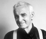 Charles Aznavour -  D'une porte l'autre  - aux éditions Don Quichotte, 168 pages - 14.90 euros. Disponible le 1er septembre en libraire.