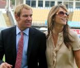Liz Hurley et son chéri Shane Warne le 13 août 2011 à Birmingham