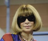 Anna Wintour et ses traditionnelles lunettes de soleil est venue applaudir la victoire de Roger Federer lors de la première journée de l'US Open à New York le 29 août 2011