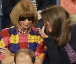 Anna Wintour et sa fille Bee Shaffer ont pu admirer la victoire de Roger Federer lors du premier tour de l'US Open à New York le 29 août 2011, en présence de la femme du champion, Mirka. 