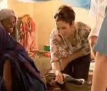 Du 26 au 28 août 2011, la princesse Mary de Danemark était en visite  dans le camp de réfugiés de Dadaab au Kenya, où des dizaines de milliers  de Somaliens se sont massés, fuyant les violences, la famine et la  sécheresse de leur pays.