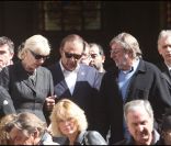 Roland Giraud et son épouse Maaike lors des obsèques de Patrick Guillemin, en l'église Saint-Roch, à Paris, le 30 août 2011.