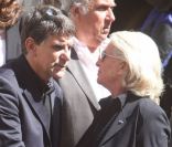 Tex et Véronique de Villèle lors des obsèques de Patrick Guillemin, en l'église Saint-Roch, à Paris, le 30 août 2011.