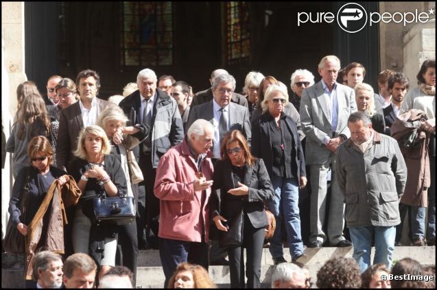 Obsèques de Patrick Guillemin, le 30 août 2011. Roland Giraud, Nicoletta, Jean-Luc Moreau et d'autres amis lui ont dit adieu. 