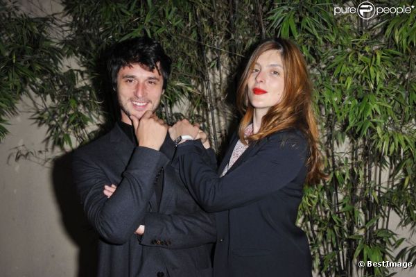 Valérie Donzelli et Jérémie Elkaïm, unis et complices lors de l'avant-première du film La guerre est déclarée à Paris le 30 août 2011