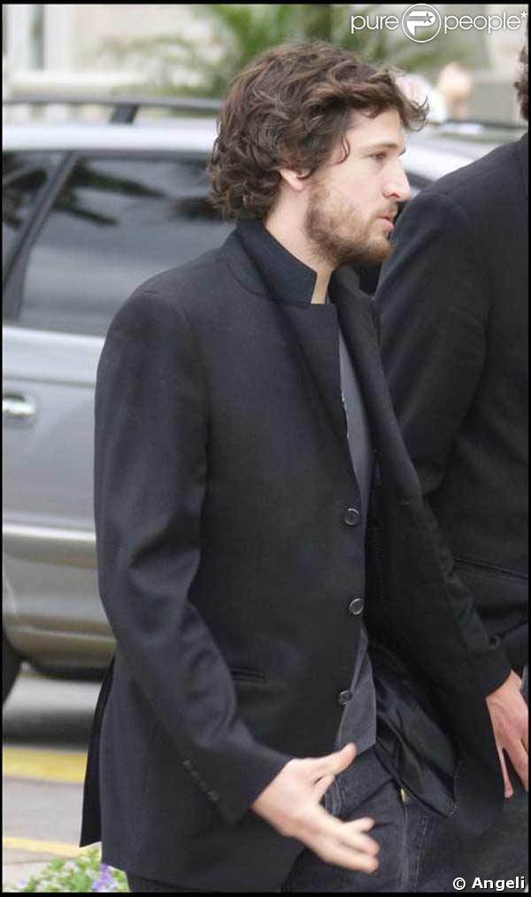 Guillaume Canet à cannes avec un ami