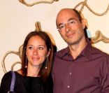 Bernard Werber et son épouse lors du vernissage de l'exposition L'art, l'amour, la mode. Le 1er septembre  2011