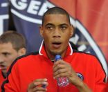 Guillaume Hoarau, attaquant du Paris Sain-Germain et de l'équipe de France a été opéré avec succès de l'épaule droite le 5 septembre 2011