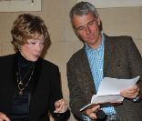 Shirley MacLaine reçoit la Légion d'Honneur à Paris le 5 septembre 2011