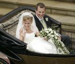 La famille royale au grand complet pour Peter Phillips et Antumn Kelly : ici le marié et son épouse Antumn Kelly
