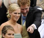 La famille royale au grand complet pour Peter Phillips et Antumn Kelly : ici le prince Harry et Zara Phillips