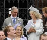 La famille royale au grand complet pour Peter Phillips et Antumn Kelly : ici le prince Charles et lady Camilla
