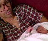 Le coureur cycliste écossais David Millar est devenu papa, à 34 ans, d'un petit garçon prénommé Archibald, dont sa femme Nicole a accouché vendredi 9 septembre 2011.