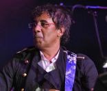Laurent Voulzy sur scène à Monaco, le 10 septembre 2011.