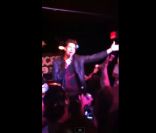 Jim Carrey chante Creep de Radiohead à New York en septembre 2011