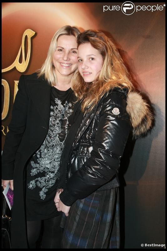 Sophie Favier et sa fille Carla-Marie, à Paris, en 2009.