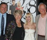 Anna Faris et sa famille, à l'avant-première de  (S)ex List  le 19 septembre 2011 au  Regency Village Theatre à Westwood, en Californie  