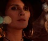 Furtive apparition de Marina Hands dans le clip <em>L\'été Summer</em>, de Julien Doré, septembre 2011.