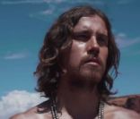 Image extraite du clip  L'été Summer , de Julien Doré, septembre 2011.