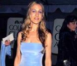 Sarah Jessica Parker commet un fashion faux pas avec cette robe de conte de fées bleue aux reflets violets ! Los Angeles, 22 janvier 1999<br />