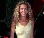 Sarah Jessica Parker devrait éviter d\'arborer des robes jaunes, coleur qui ne l\'a met pas en valeur.Los Angeles, 13 septembre 1999<br />