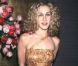 Une coiffure de lionne, une robe imitation peau de serpent... Sarah Jessica Parker opte pour le look savage ! Enorme fashion faux pas... 17 novembre 1997