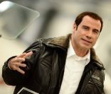 John Travolta assure la promotion d\'un nouveau jet privé de la marque Bombardier, à l\'aéroport de Burbank à Los Angeles, le 20 septembre 2011.