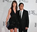 Yvan Attal s'essaie au porno avec François Cluzet et sa Charlotte Gainsbourg