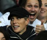 Zara Phillips assiste au match Angeleterre-Roumanie en Nouvelle-Zélande, à l'Otage Stadium de Dunedin, le 24 septembre 2011. Mike Tindall, son mari évolue en tant que capitaine de l'équipe anglaise.