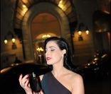 Dita von Tesse présente son premier parfum devant le palace Negresco à Nice, le 20 septembre 2011.