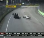 Michael Schumacher, victime d\'un spectaculaire accident lors du grand prix de Singapour le 25 septembre 2011