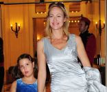 <p>Alexandra Vandernoot et sa fille Julia lors du 26e gala de l\'Aide à l\'Enfant Réfugié à la salle Gaveau à Paris le 26 septembre 2011</p>
