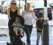 Gwen Stefani se balade au zoo avec ses fils, Kingston et Zuma. Londres, 28 septembre 2011