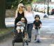 Gwen Stefani se balade au zoo avec ses fils, Kingston et Zuma. Londres, 28 septembre 2011