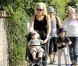 Gwen Stefani se balade au zoo avec ses fils, Kingston et Zuma. Londres, 28 septembre 2011