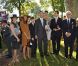 Le baron Edouard de Rotschild en famille, avec Irene Salvador et ses fils David et Ferdinand, lors de l'édition 2011 du Prix de l'Arc de Triomphe, dimanche 2 octobre, qui a vu le sacre inattendu de la pouliche allemande Danedream, auteure du nouveau record de l'épreuve. 